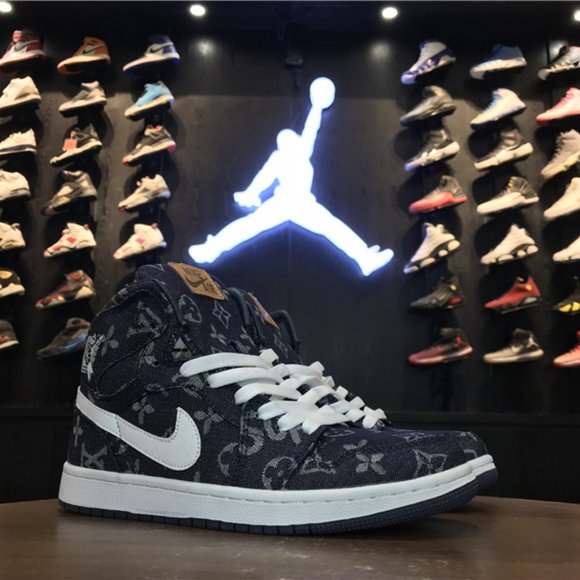 Athletic_Shoes